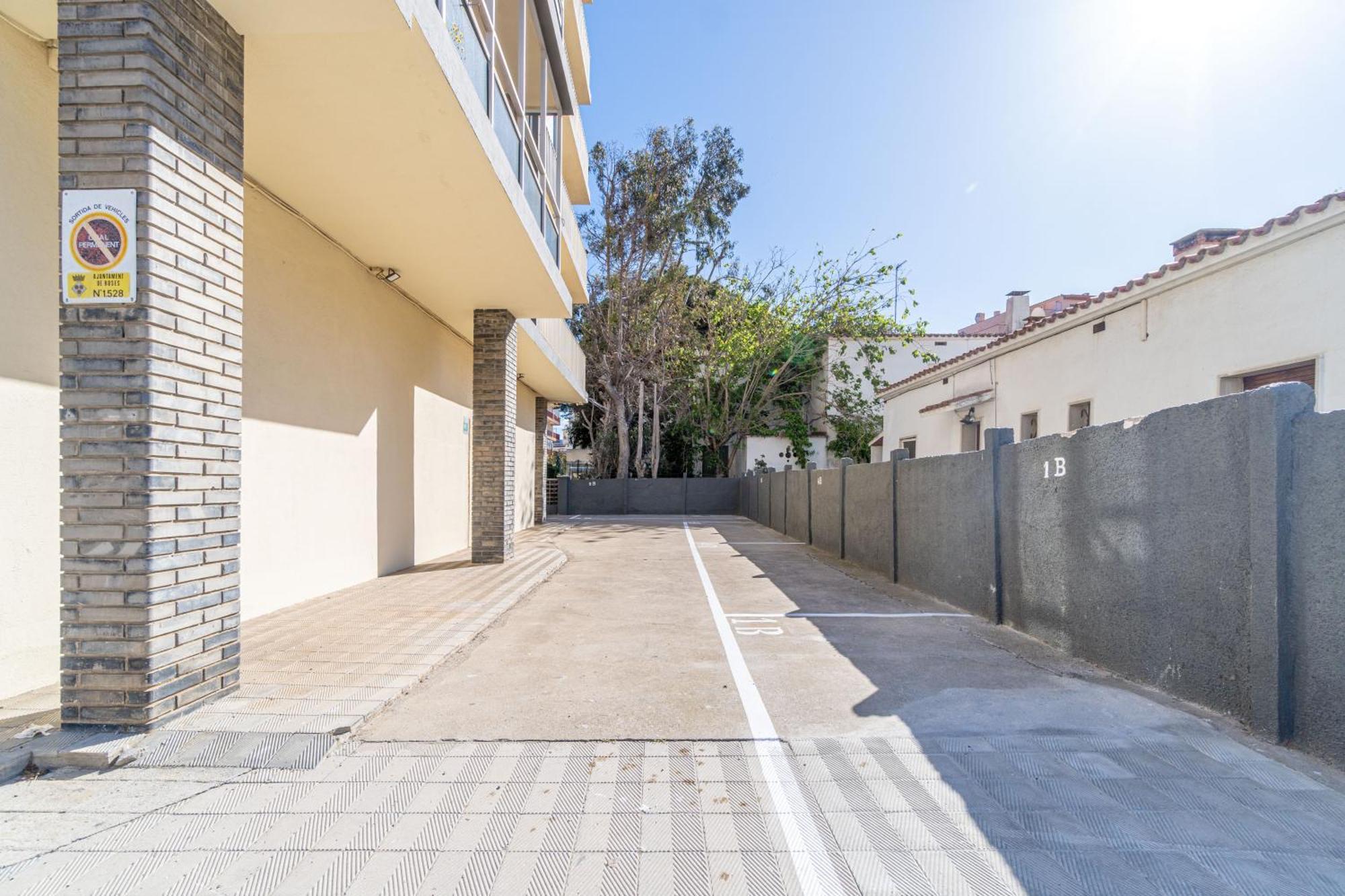 Est1-Spaciouss Appartment In The Beach, Bbq, Downtonwn, Parking, Fast Wifi Fibre Roses Bagian luar foto